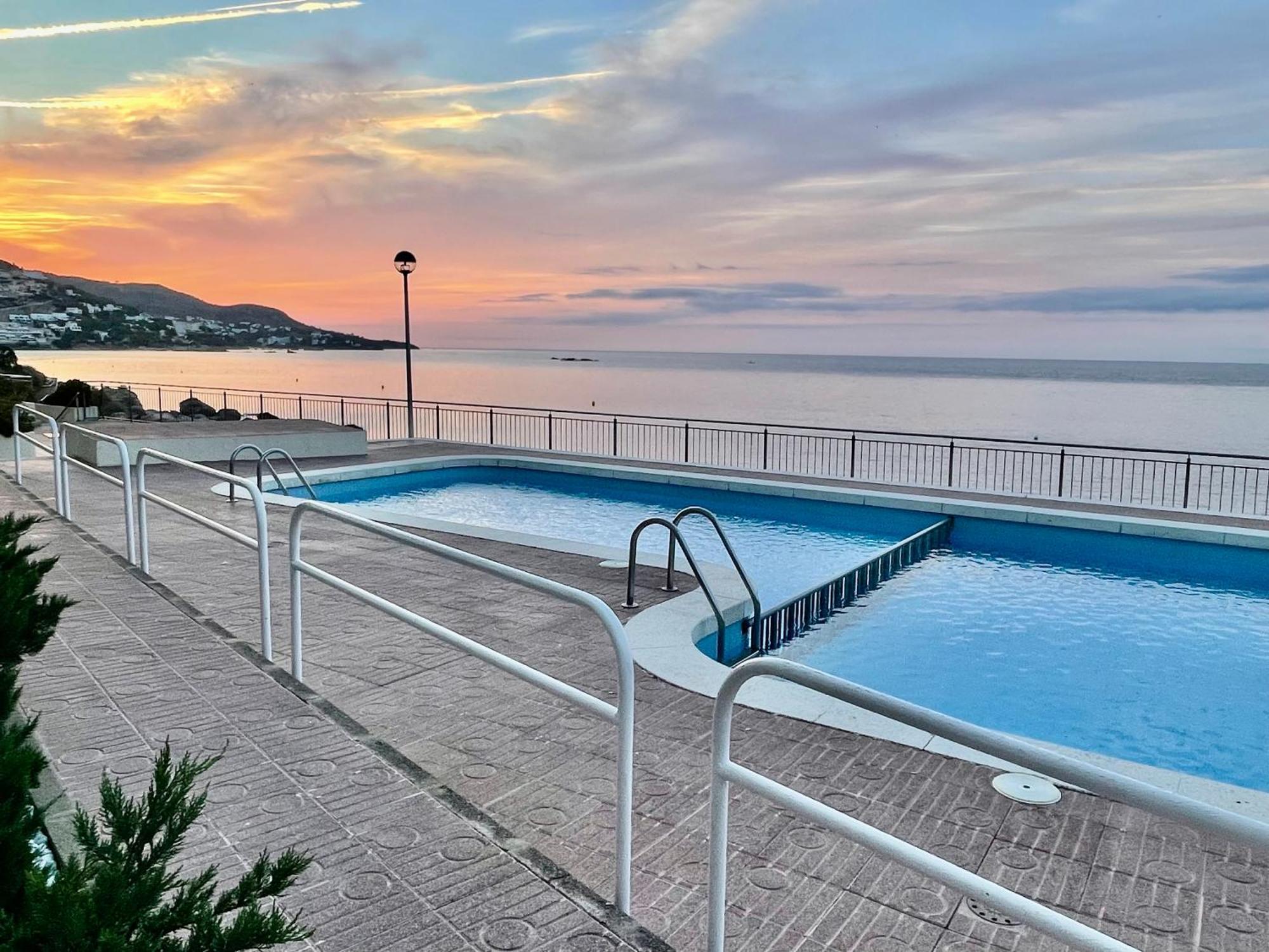 Magnifique Appartement En Front De Mer, Caneylles ロザス エクステリア 写真